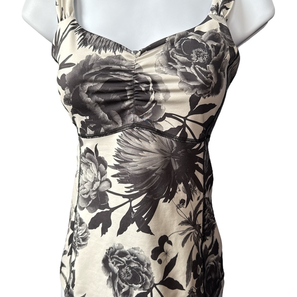 Lululemon Athletica Ruched Black and Cream Sleeveless Tank Top